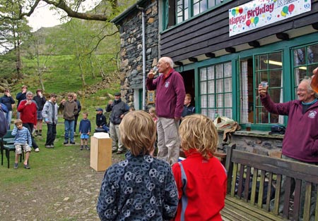 Club President, Gordon Pitt, proposing the toast.